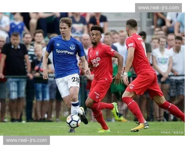 波尔图边路进攻活跃，萨努西与科斯塔在两侧制造威胁